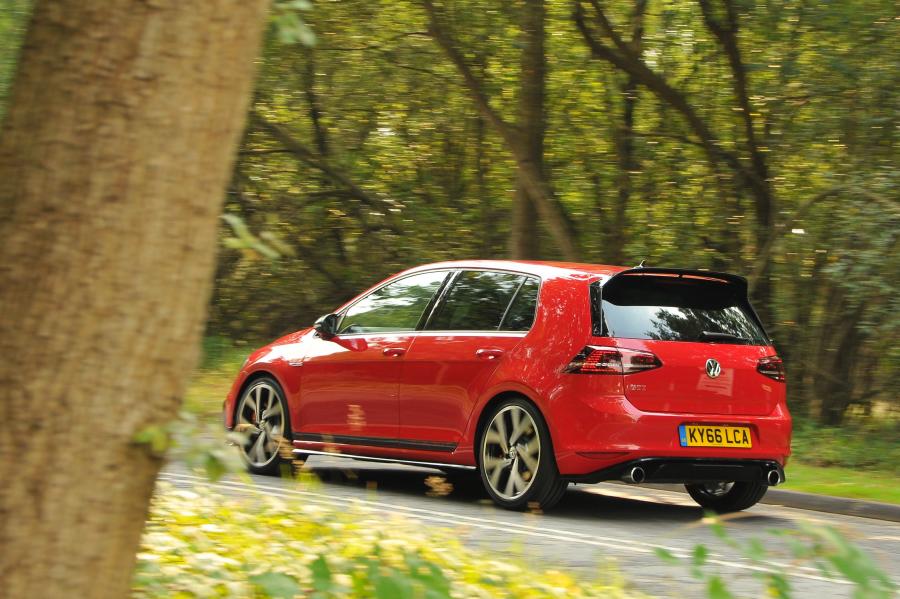  Volkswagen Golf GTI Clubsport Edition 40 2016 года  (UK) (фото 3 из 30)